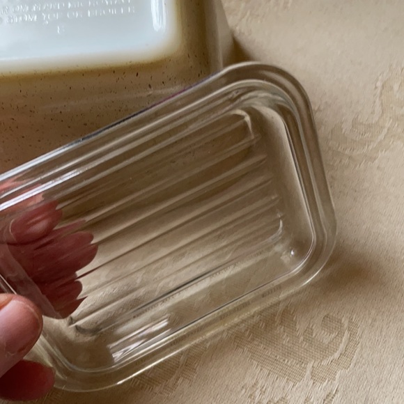 HTF vintage Pyrex tan speckled Homestead refrigerator jar, fridgie w/lid EUC - Picture 7 of 10